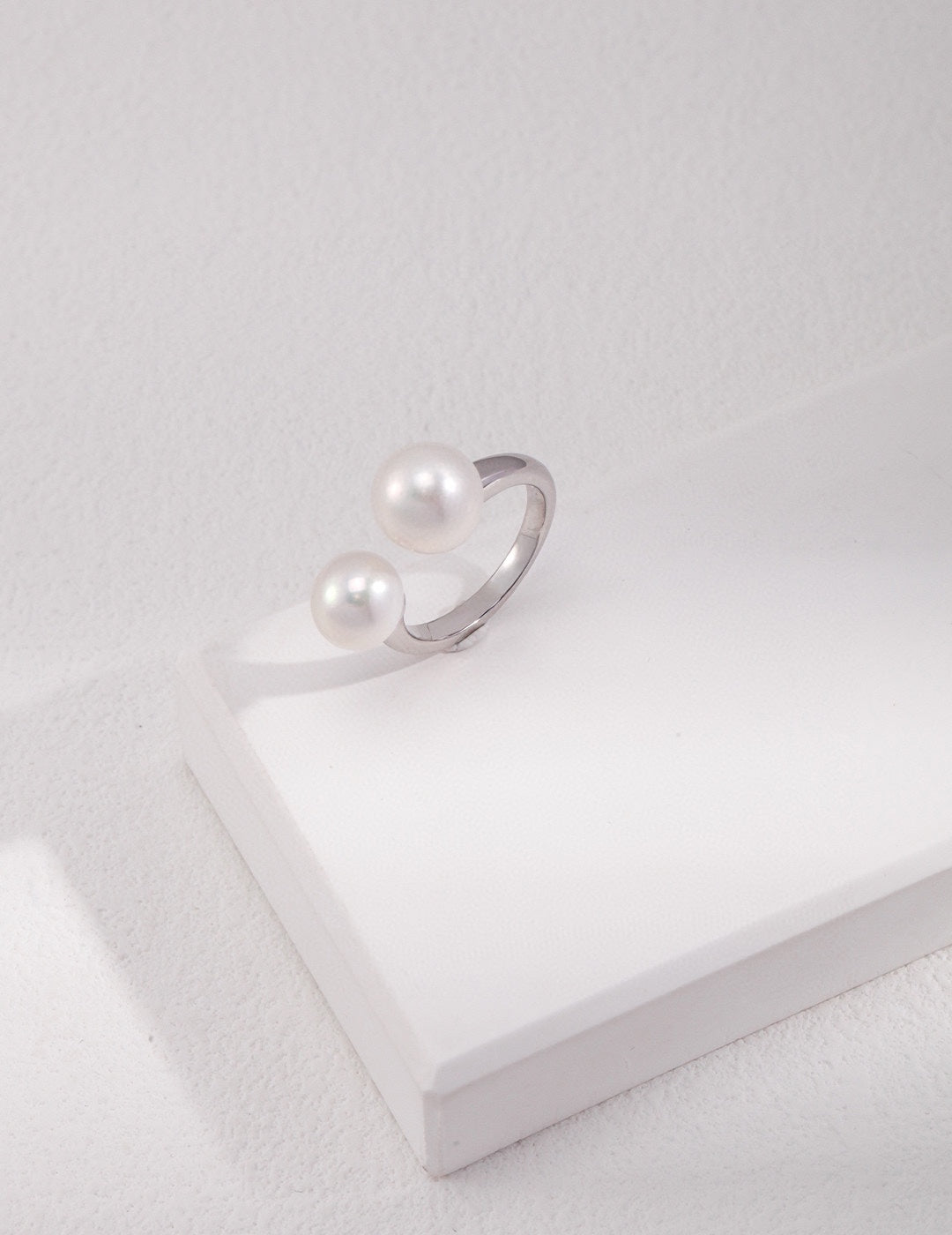 Pearl ring with an open design
