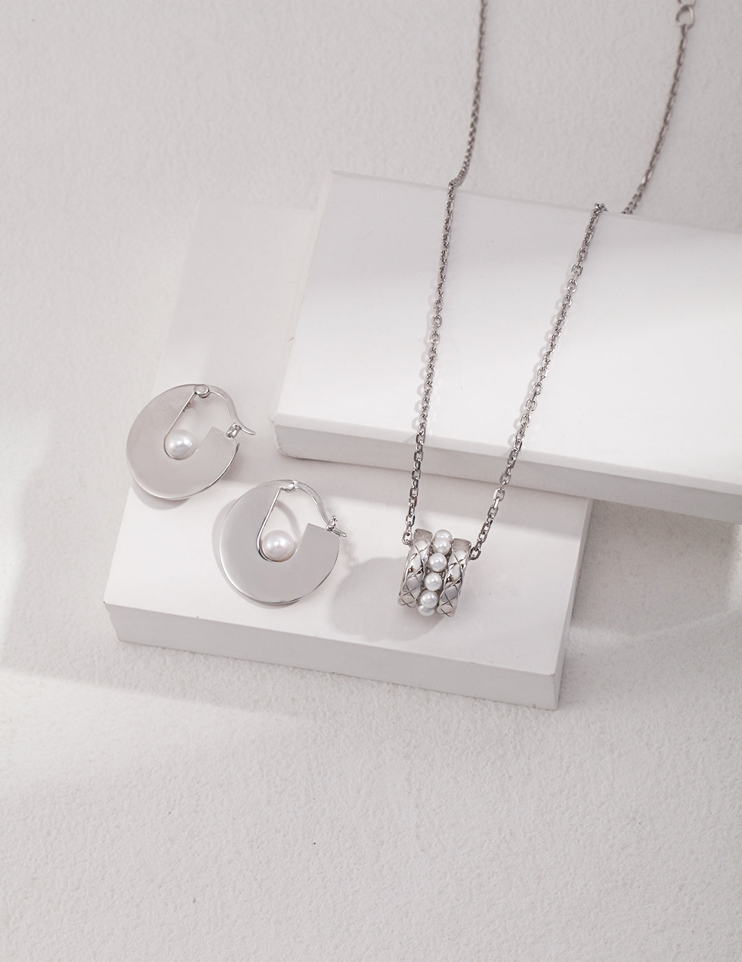 Pure silver pearl necklace