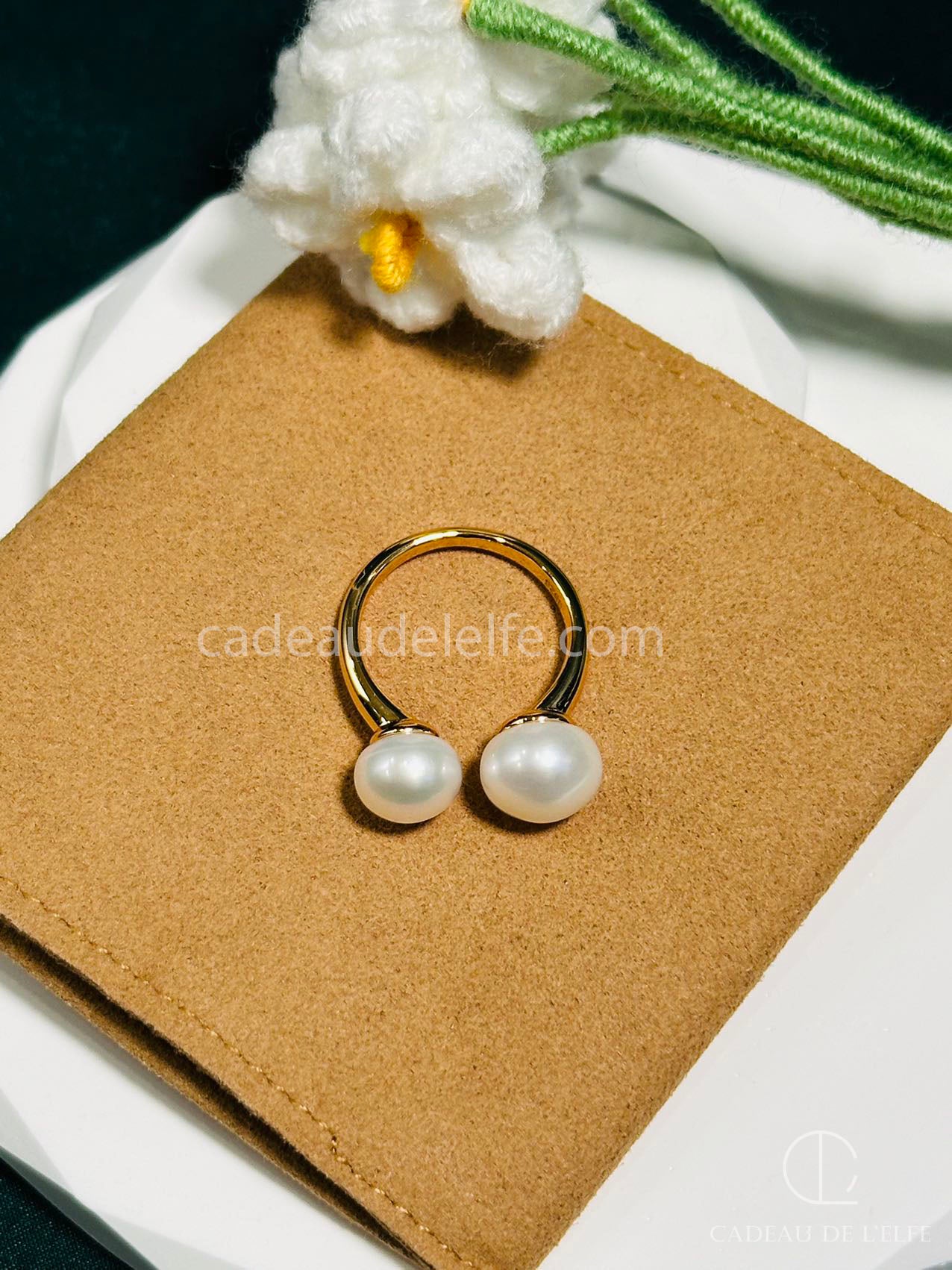 Pearl ring with an open design