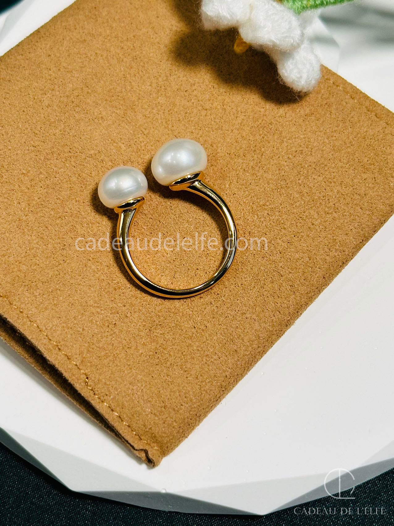 Pearl ring with an open design